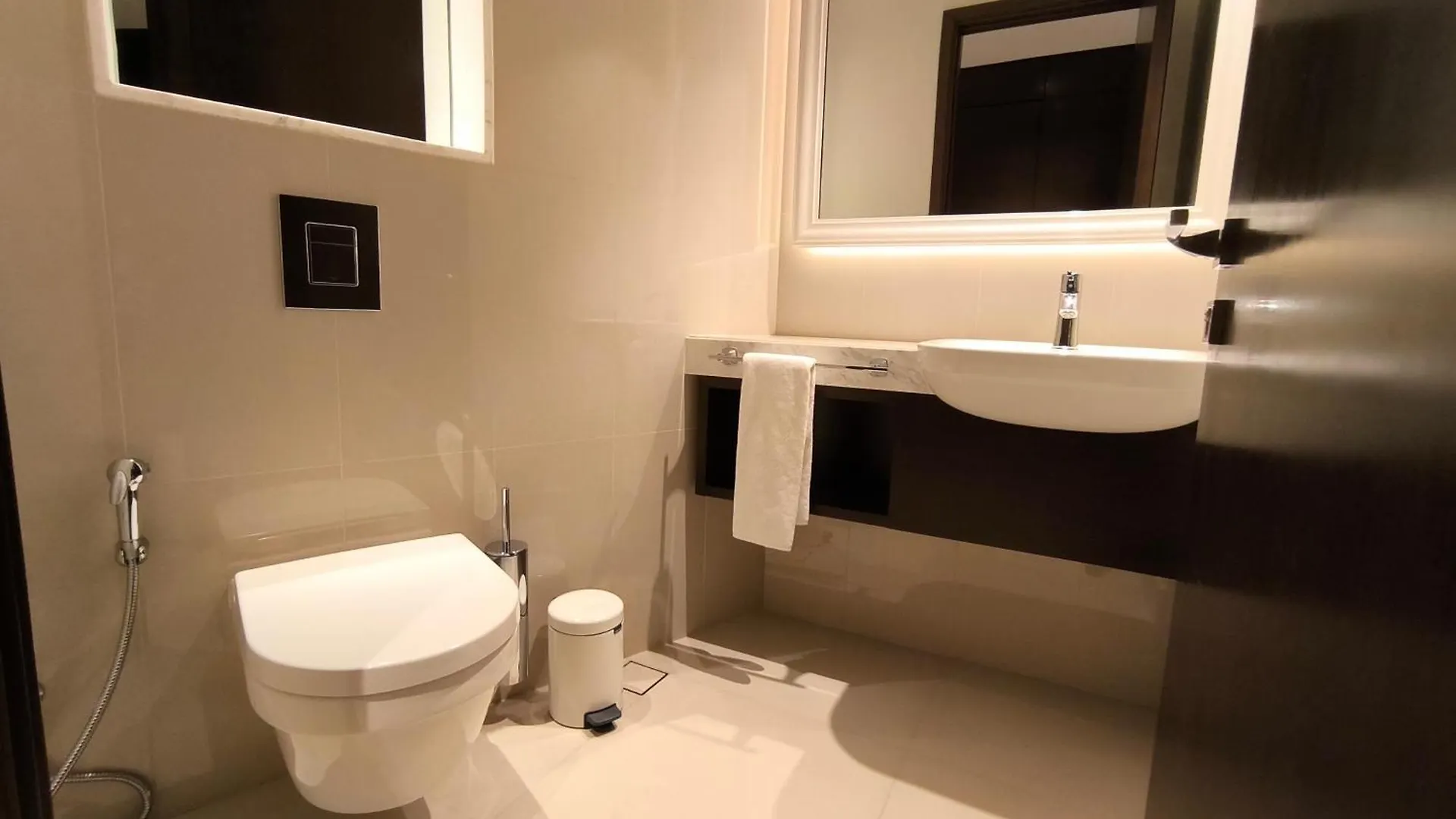 Luxurious 2-Bedroom Address Fountain Views Tower 2 Burj Khalifa View Dubai