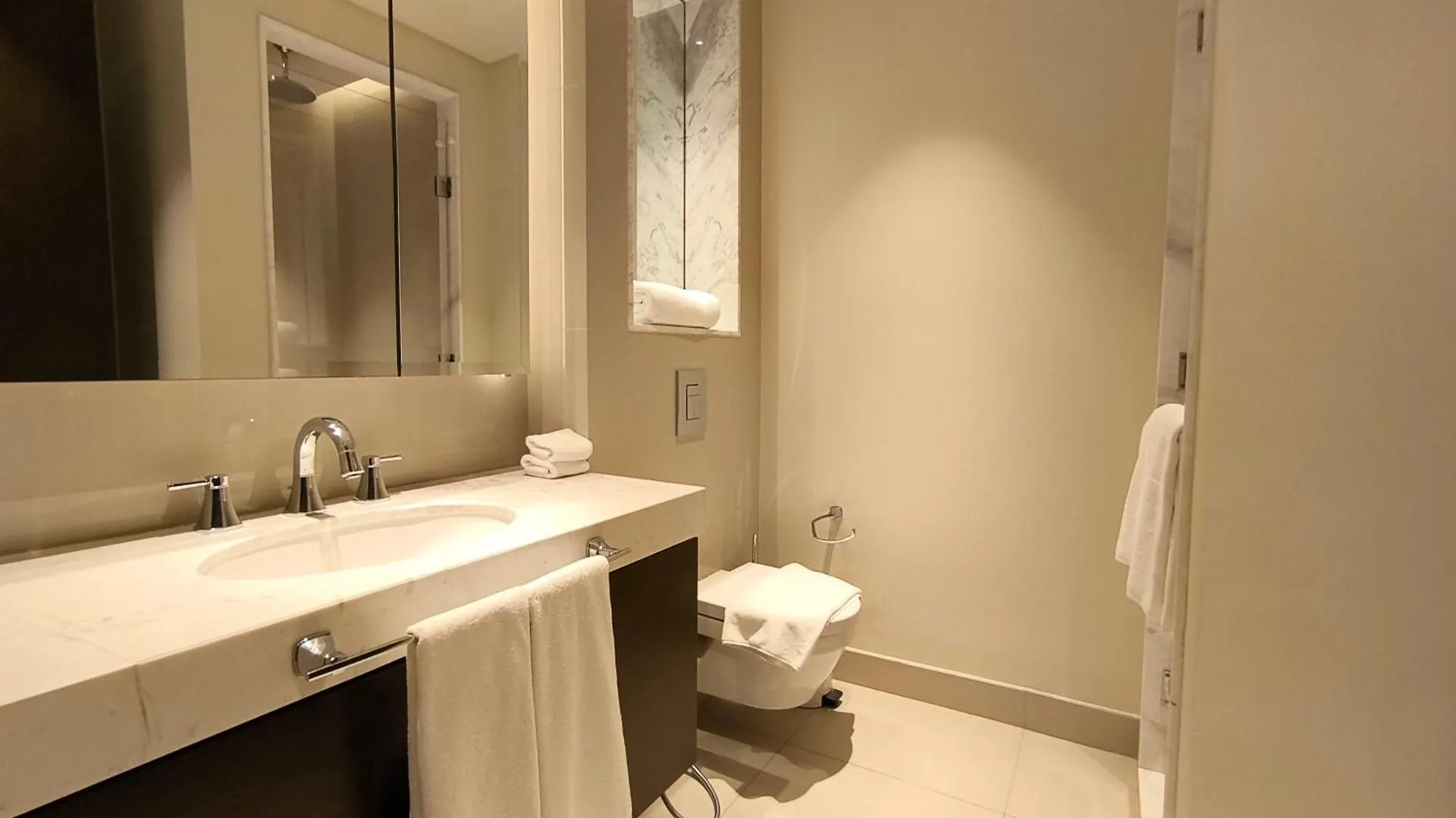 Luxurious 2-Bedroom Address Fountain Views Tower 2 Burj Khalifa View Dubai Apartment